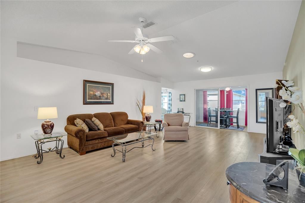 待售: $242,900 (3 贝兹, 2 浴室, 1720 平方英尺)