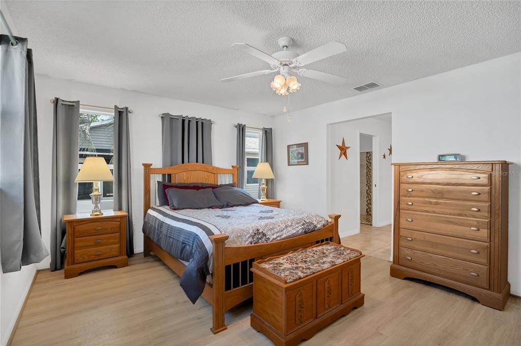 待售: $242,900 (3 贝兹, 2 浴室, 1720 平方英尺)