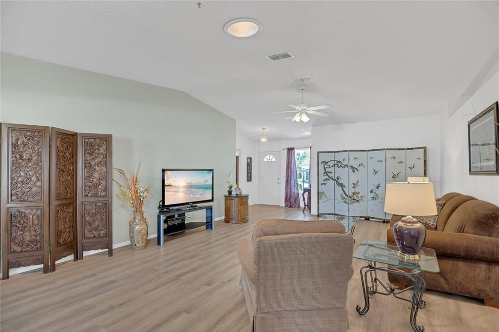 待售: $242,900 (3 贝兹, 2 浴室, 1720 平方英尺)