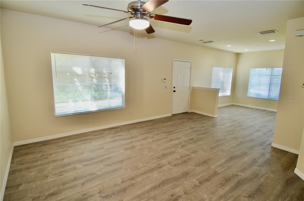 待售: $230,000 (3 贝兹, 2 浴室, 1200 平方英尺)