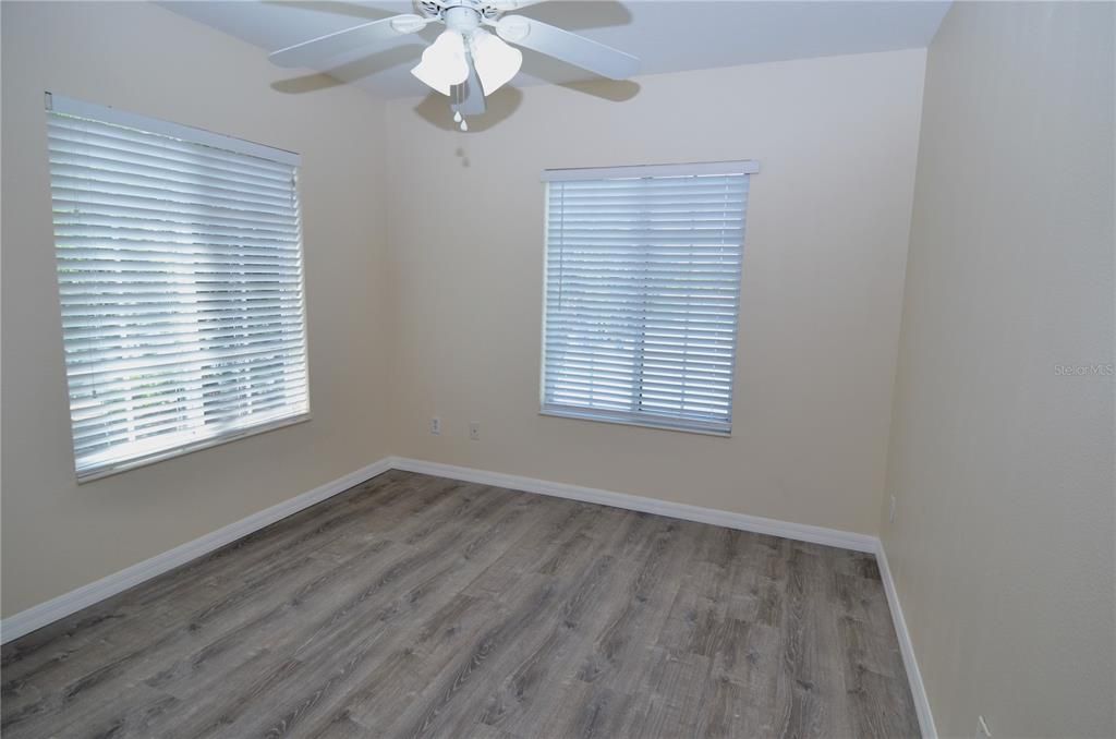 待售: $230,000 (3 贝兹, 2 浴室, 1200 平方英尺)