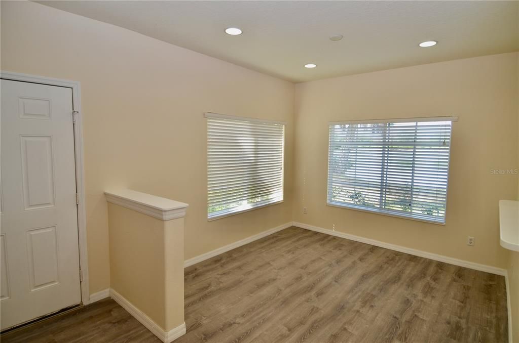 待售: $230,000 (3 贝兹, 2 浴室, 1200 平方英尺)