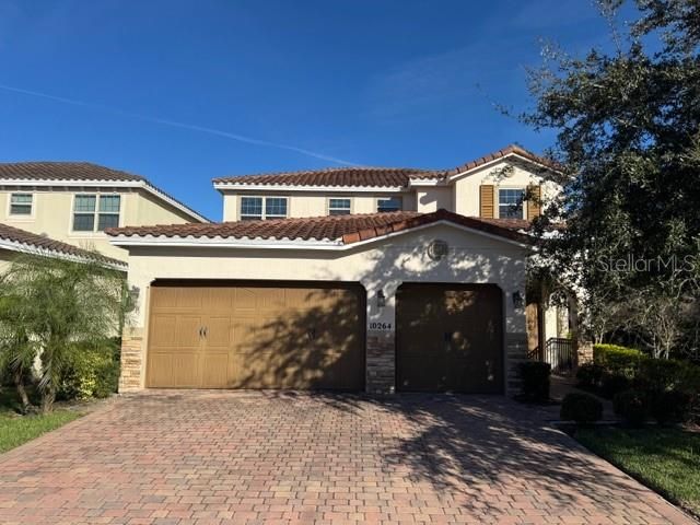 En Renta: $4,800 (4 camas, 3 baños, 2376 Pies cuadrados)