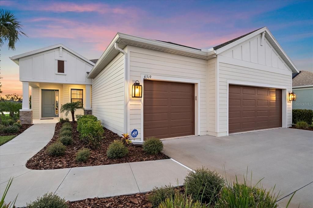 For Sale: $799,000 (3 beds, 2 baths, 2328 Square Feet)