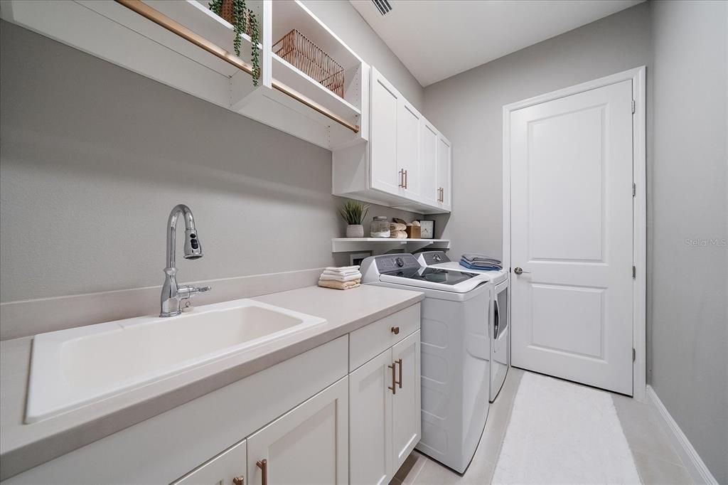 For Sale: $799,000 (3 beds, 2 baths, 2328 Square Feet)