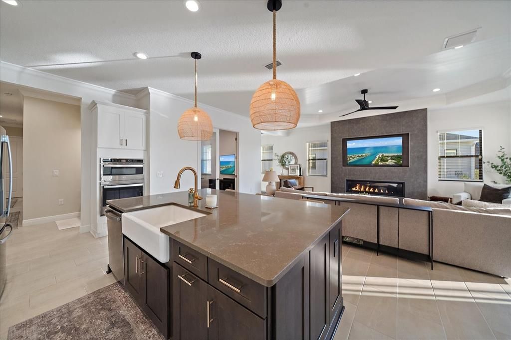 For Sale: $799,000 (3 beds, 2 baths, 2328 Square Feet)