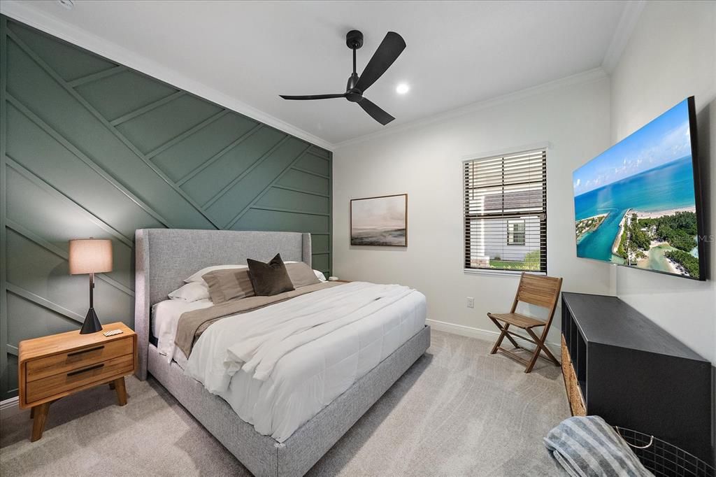 For Sale: $799,000 (3 beds, 2 baths, 2328 Square Feet)