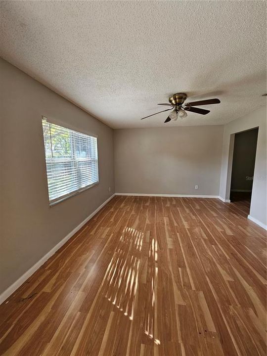 出租: $3,100 (4 贝兹, 2 浴室, 1710 平方英尺)