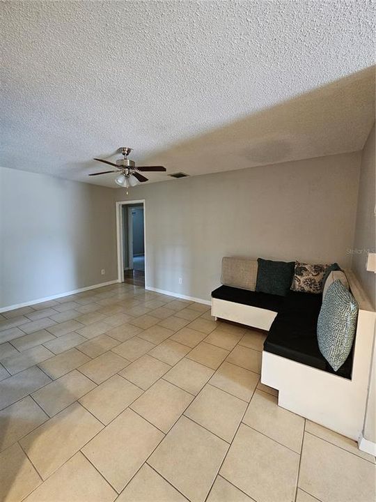 出租: $3,100 (4 贝兹, 2 浴室, 1710 平方英尺)