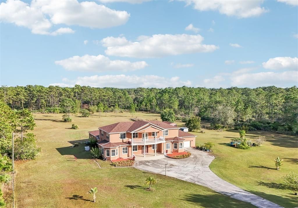 For Sale: $1,260,000 (6 beds, 4 baths, 5590 Square Feet)