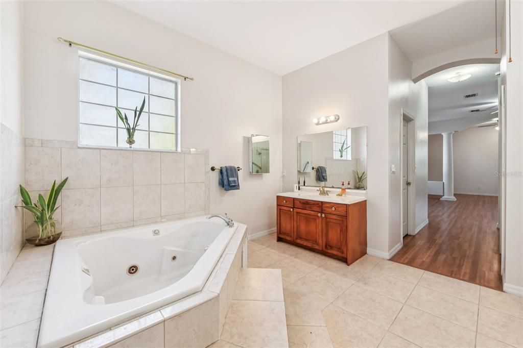 For Sale: $1,260,000 (6 beds, 4 baths, 5590 Square Feet)