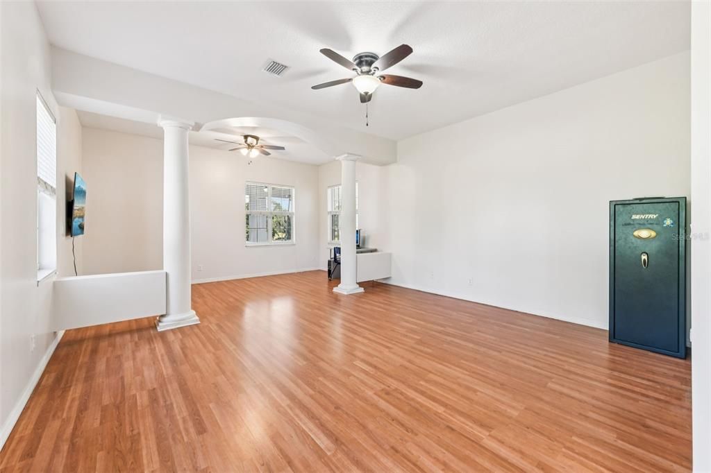 For Sale: $1,260,000 (6 beds, 4 baths, 5590 Square Feet)