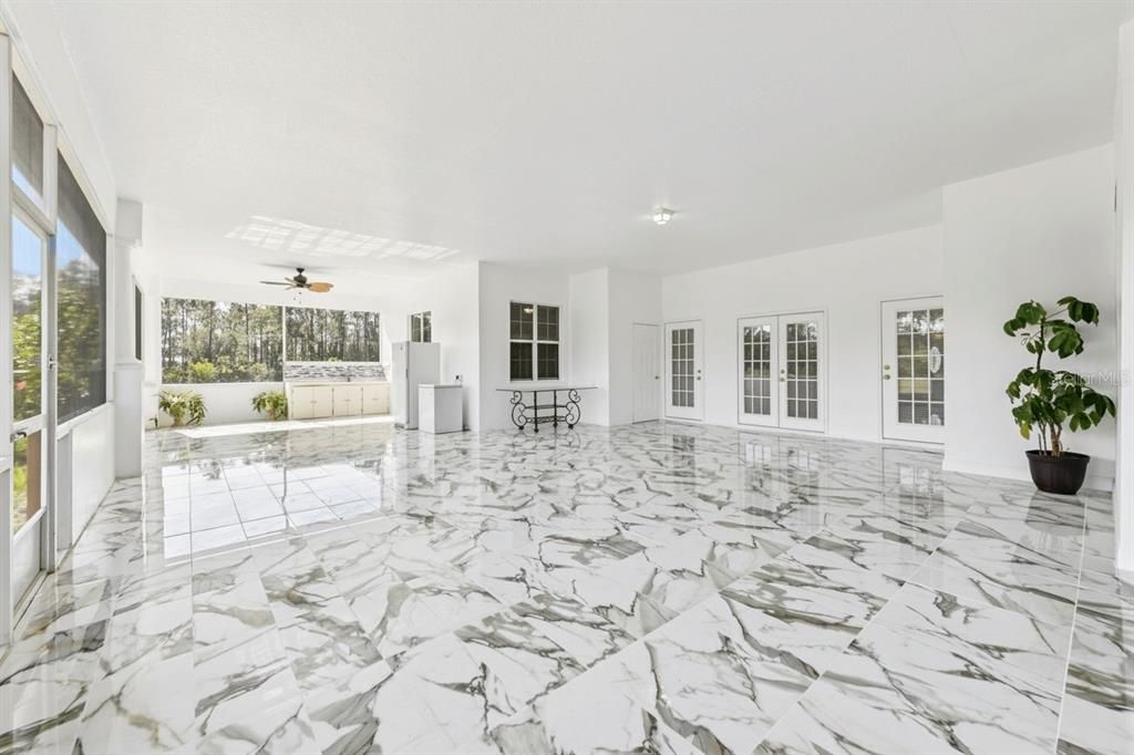 For Sale: $1,260,000 (6 beds, 4 baths, 5590 Square Feet)