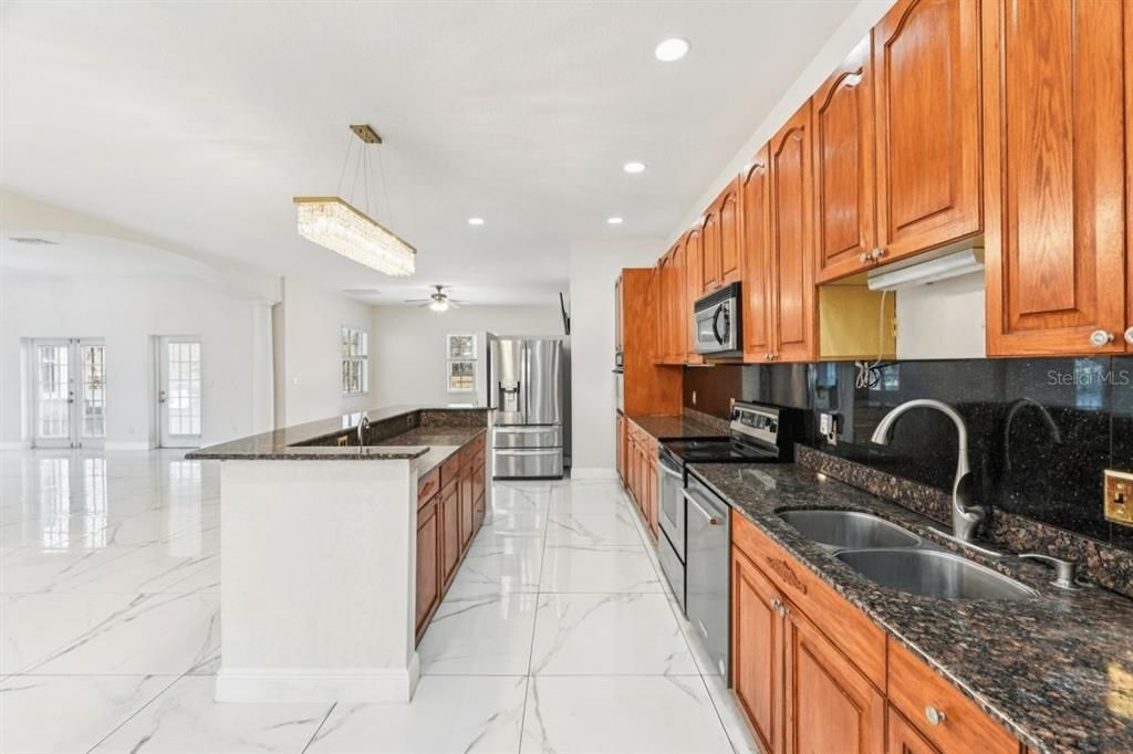 For Sale: $1,260,000 (6 beds, 4 baths, 5590 Square Feet)