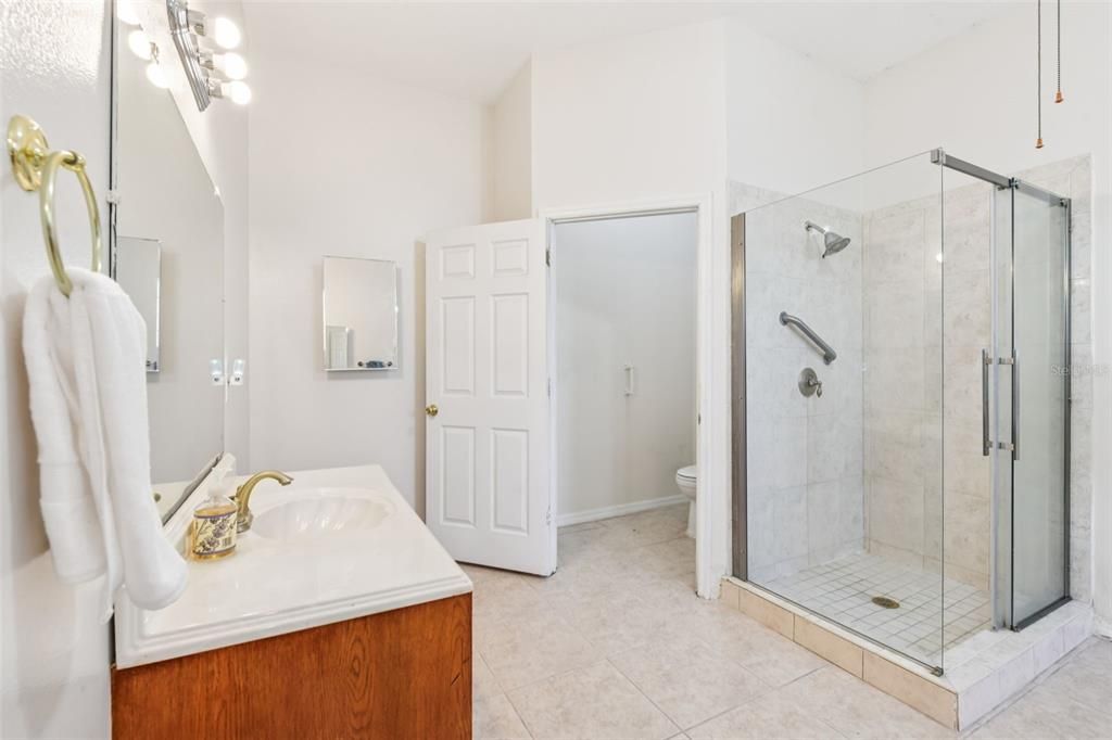 For Sale: $1,260,000 (6 beds, 4 baths, 5590 Square Feet)