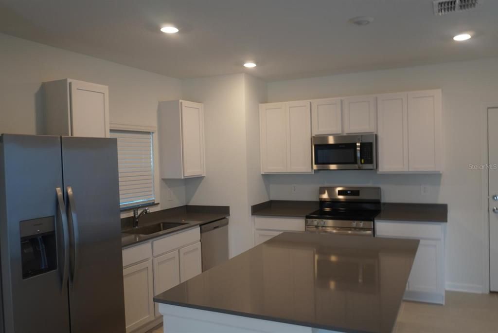 For Rent: $2,650 (3 beds, 2 baths, 1647 Square Feet)