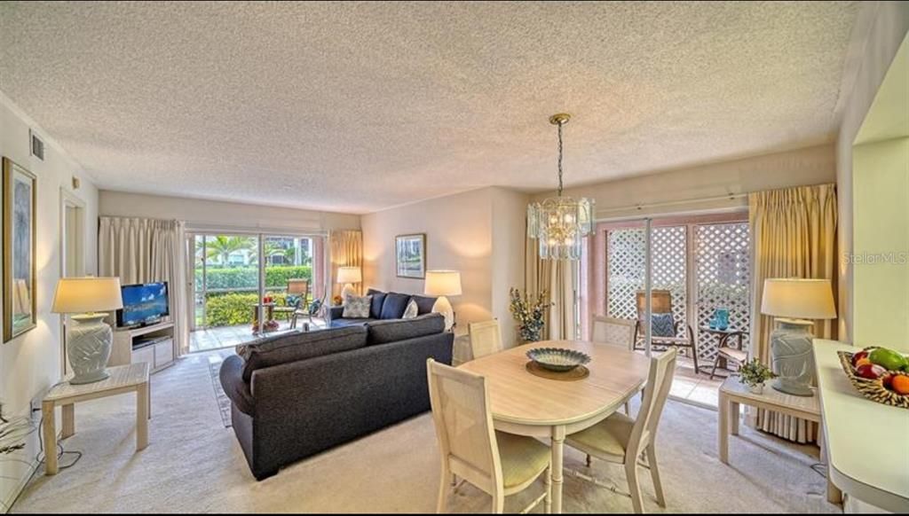 待售: $325,000 (2 贝兹, 2 浴室, 1099 平方英尺)