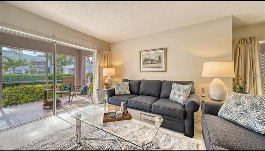 待售: $325,000 (2 贝兹, 2 浴室, 1099 平方英尺)