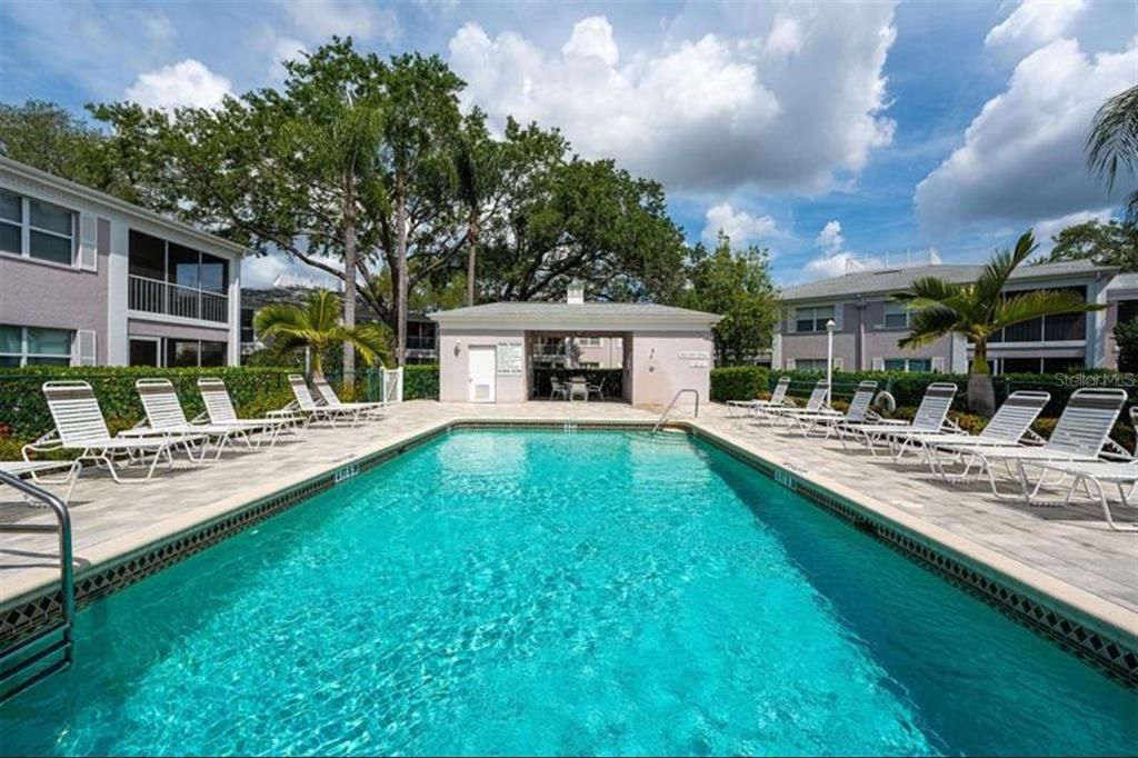 待售: $325,000 (2 贝兹, 2 浴室, 1099 平方英尺)