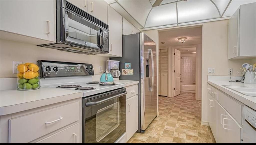 待售: $325,000 (2 贝兹, 2 浴室, 1099 平方英尺)