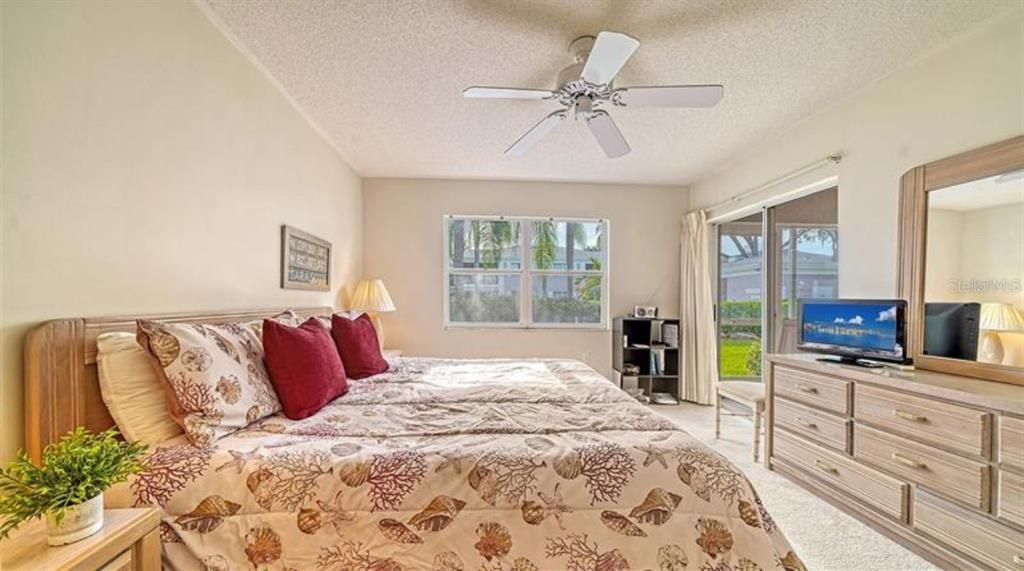 待售: $325,000 (2 贝兹, 2 浴室, 1099 平方英尺)