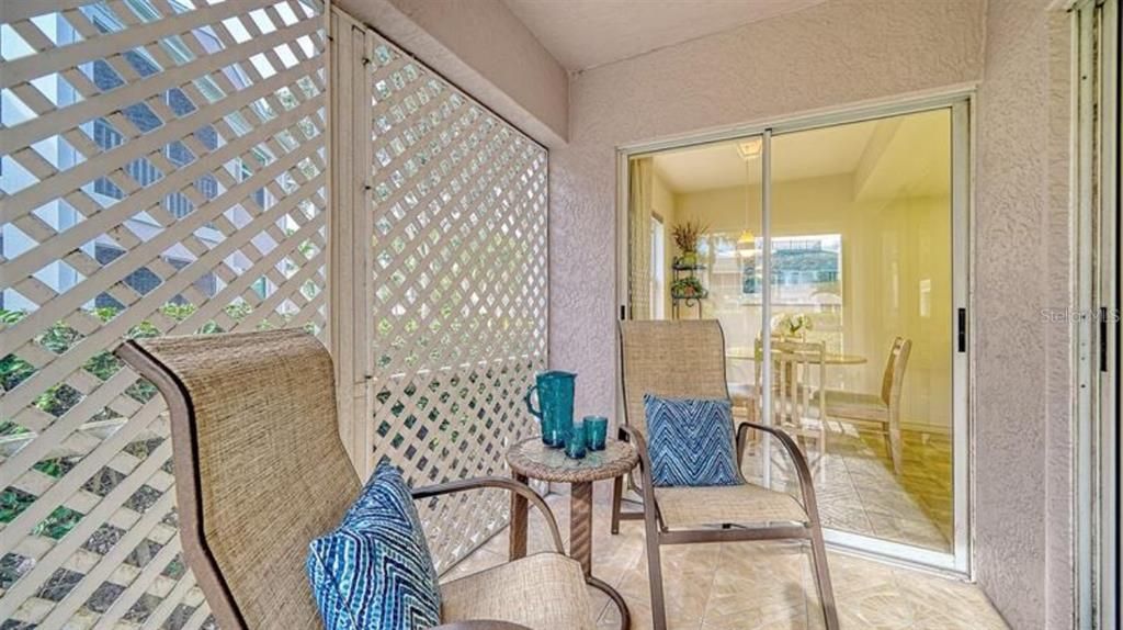 待售: $325,000 (2 贝兹, 2 浴室, 1099 平方英尺)