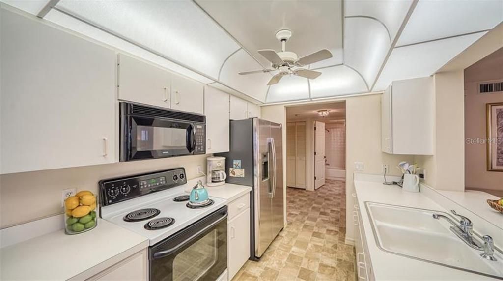 待售: $325,000 (2 贝兹, 2 浴室, 1099 平方英尺)