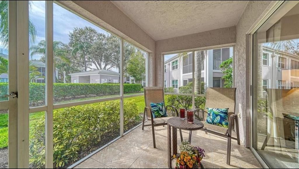 待售: $325,000 (2 贝兹, 2 浴室, 1099 平方英尺)