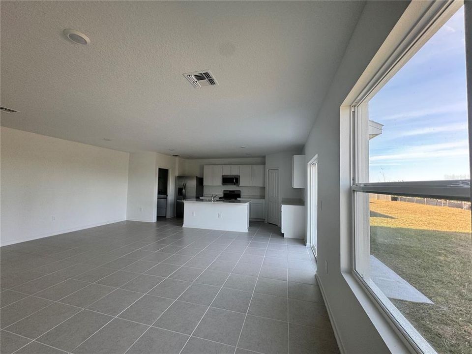 En Renta: $2,250 (5 camas, 2 baños, 2112 Pies cuadrados)