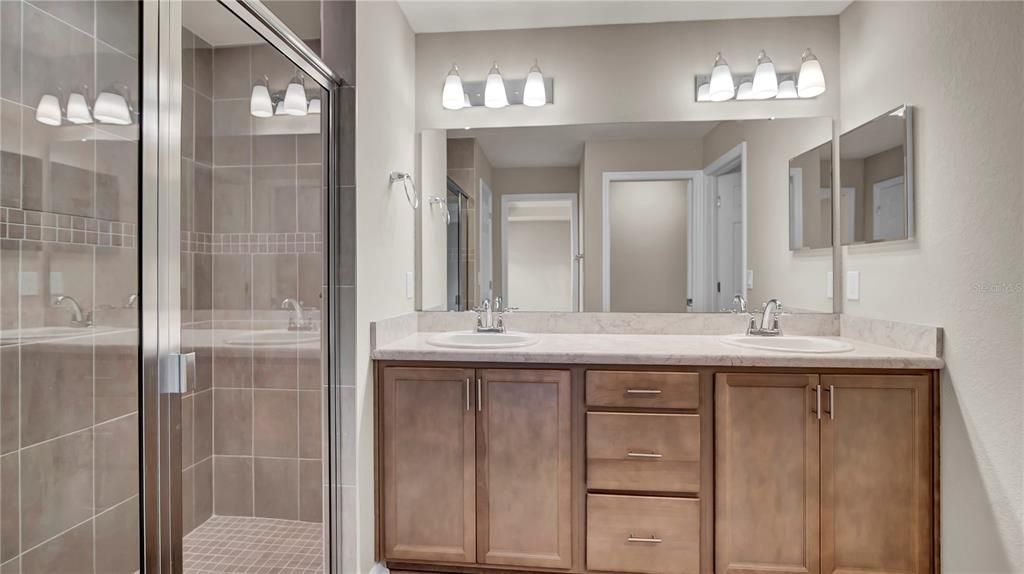 For Rent: $2,300 (4 beds, 2 baths, 1855 Square Feet)