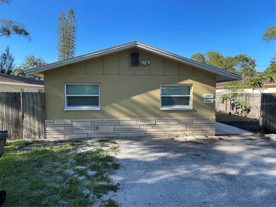 For Rent: $1,600 (2 beds, 1 baths, 770 Square Feet)