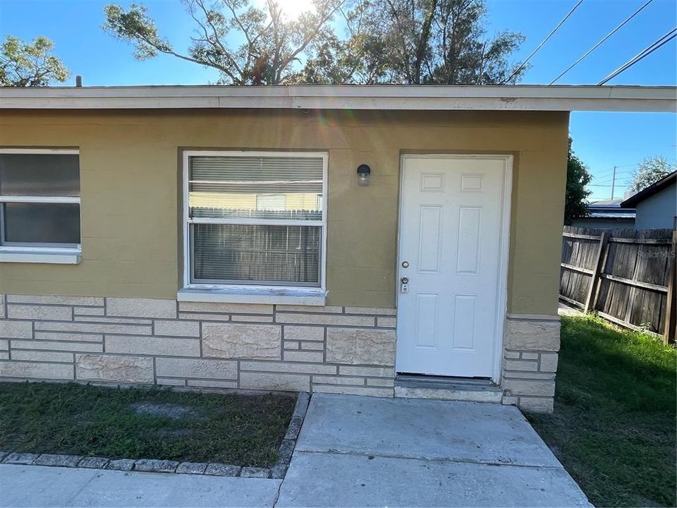 For Rent: $1,600 (2 beds, 1 baths, 770 Square Feet)