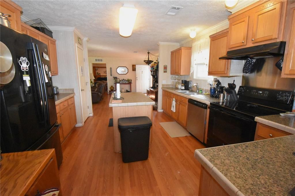 На продажу: $284,900 (3 спален, 2 ванн, 1782 Квадратных фут)