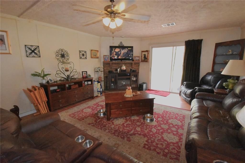 На продажу: $284,900 (3 спален, 2 ванн, 1782 Квадратных фут)