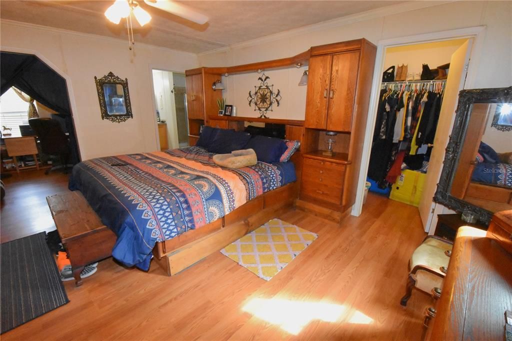 На продажу: $284,900 (3 спален, 2 ванн, 1782 Квадратных фут)