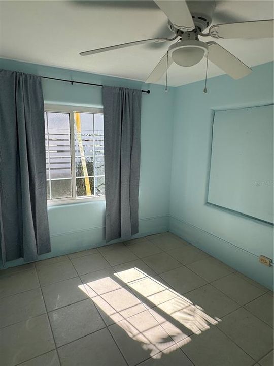 For Rent: $1,800 (2 beds, 1 baths, 580 Square Feet)