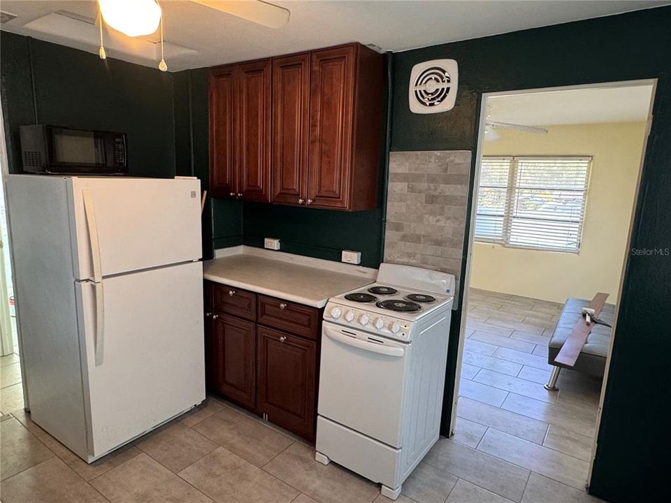 For Rent: $1,800 (2 beds, 1 baths, 580 Square Feet)