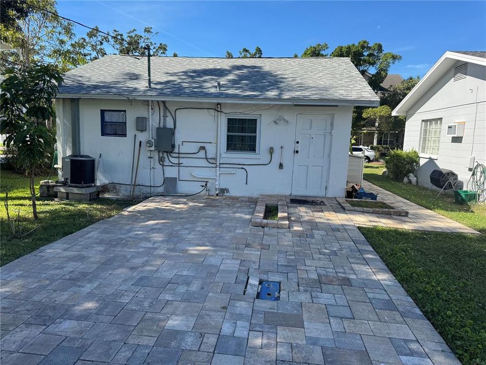 For Rent: $1,800 (2 beds, 1 baths, 580 Square Feet)