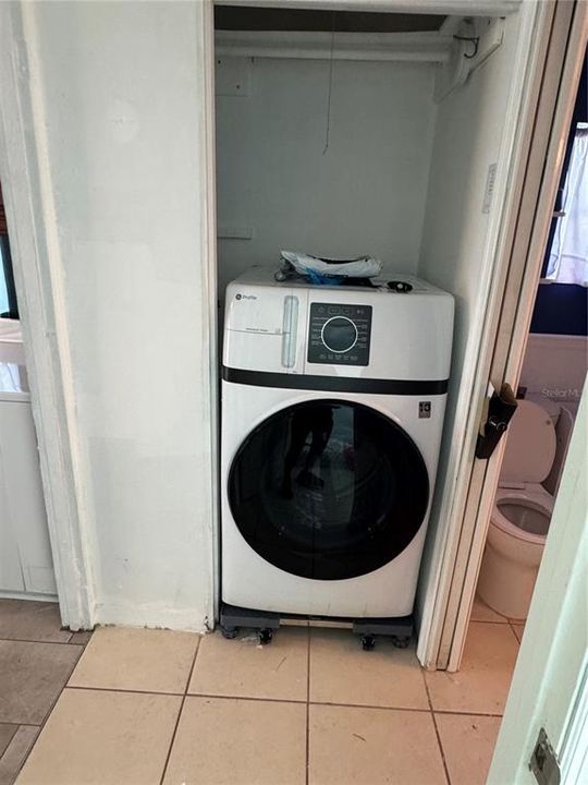 For Rent: $1,800 (2 beds, 1 baths, 580 Square Feet)