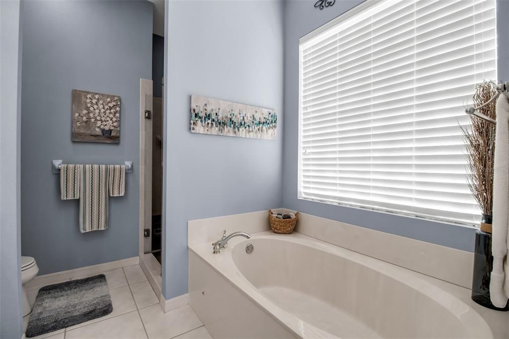 合同活跃: $489,000 (3 贝兹, 2 浴室, 1657 平方英尺)