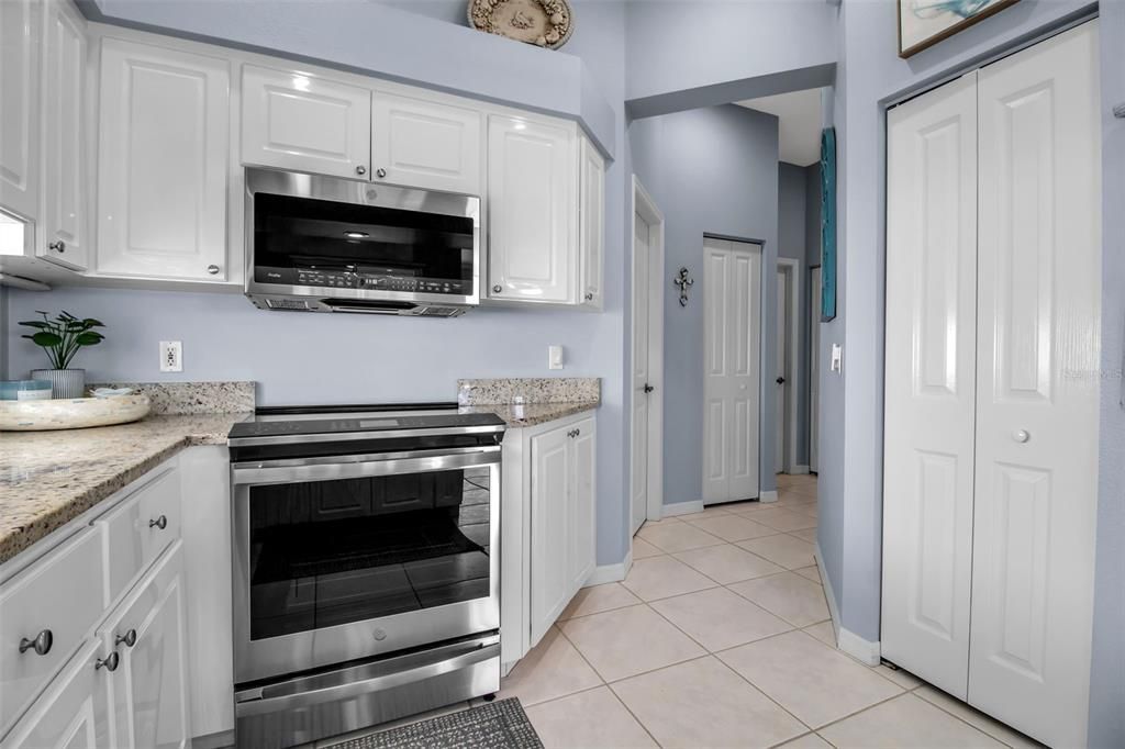 合同活跃: $489,000 (3 贝兹, 2 浴室, 1657 平方英尺)