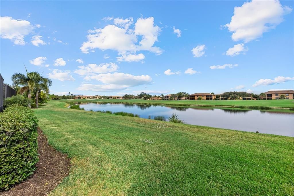 Под контрактом: $675,000 (4 спален, 2 ванн, 2268 Квадратных фут)