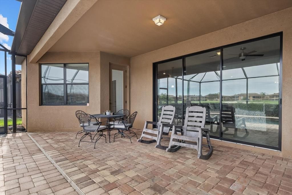 Под контрактом: $675,000 (4 спален, 2 ванн, 2268 Квадратных фут)