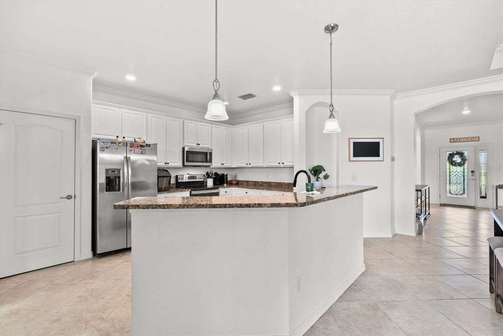 Под контрактом: $675,000 (4 спален, 2 ванн, 2268 Квадратных фут)