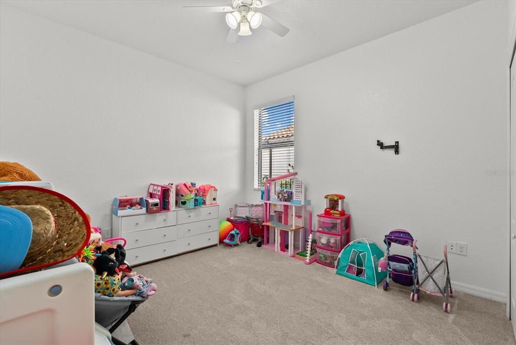 Под контрактом: $675,000 (4 спален, 2 ванн, 2268 Квадратных фут)