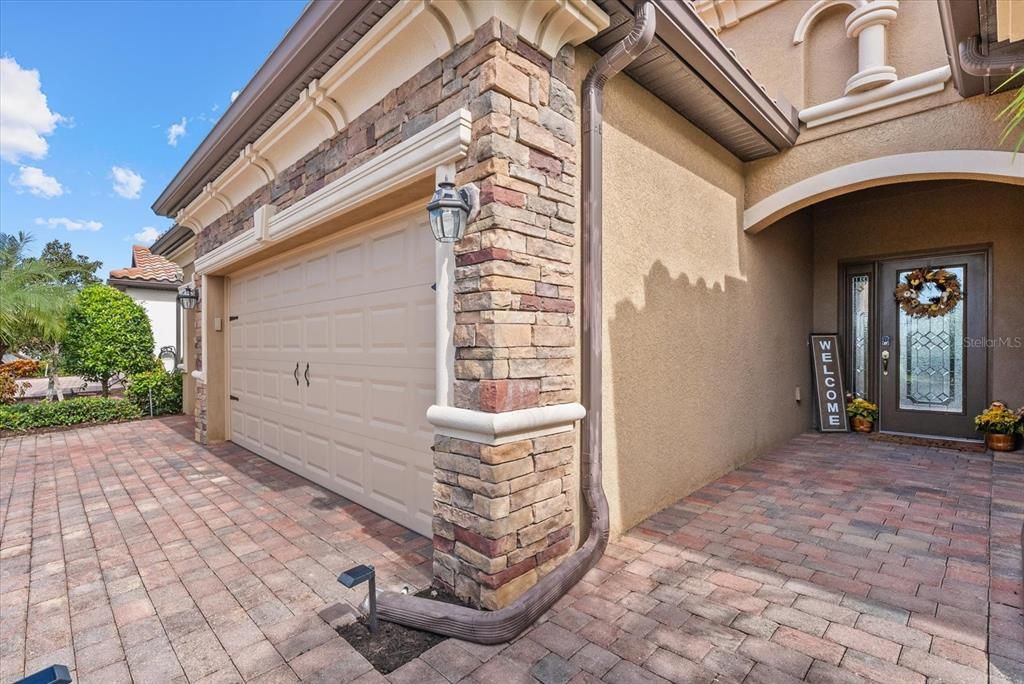 Под контрактом: $675,000 (4 спален, 2 ванн, 2268 Квадратных фут)