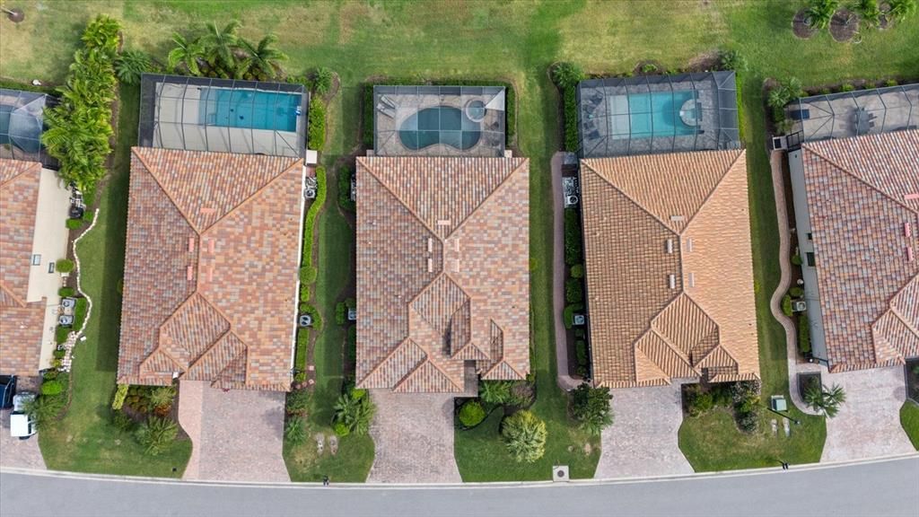 Под контрактом: $675,000 (4 спален, 2 ванн, 2268 Квадратных фут)