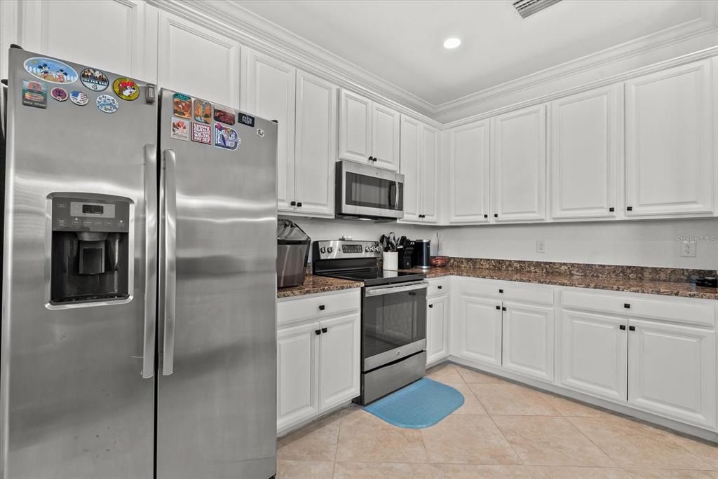 Под контрактом: $675,000 (4 спален, 2 ванн, 2268 Квадратных фут)