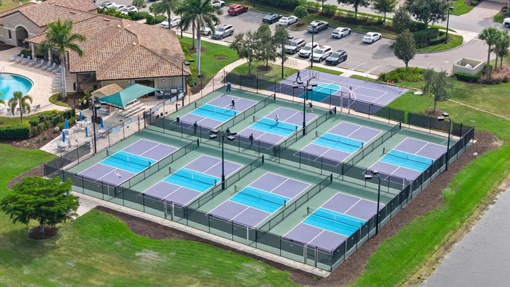 Под контрактом: $675,000 (4 спален, 2 ванн, 2268 Квадратных фут)