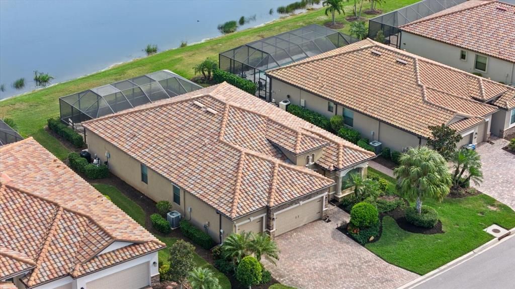 Под контрактом: $675,000 (4 спален, 2 ванн, 2268 Квадратных фут)